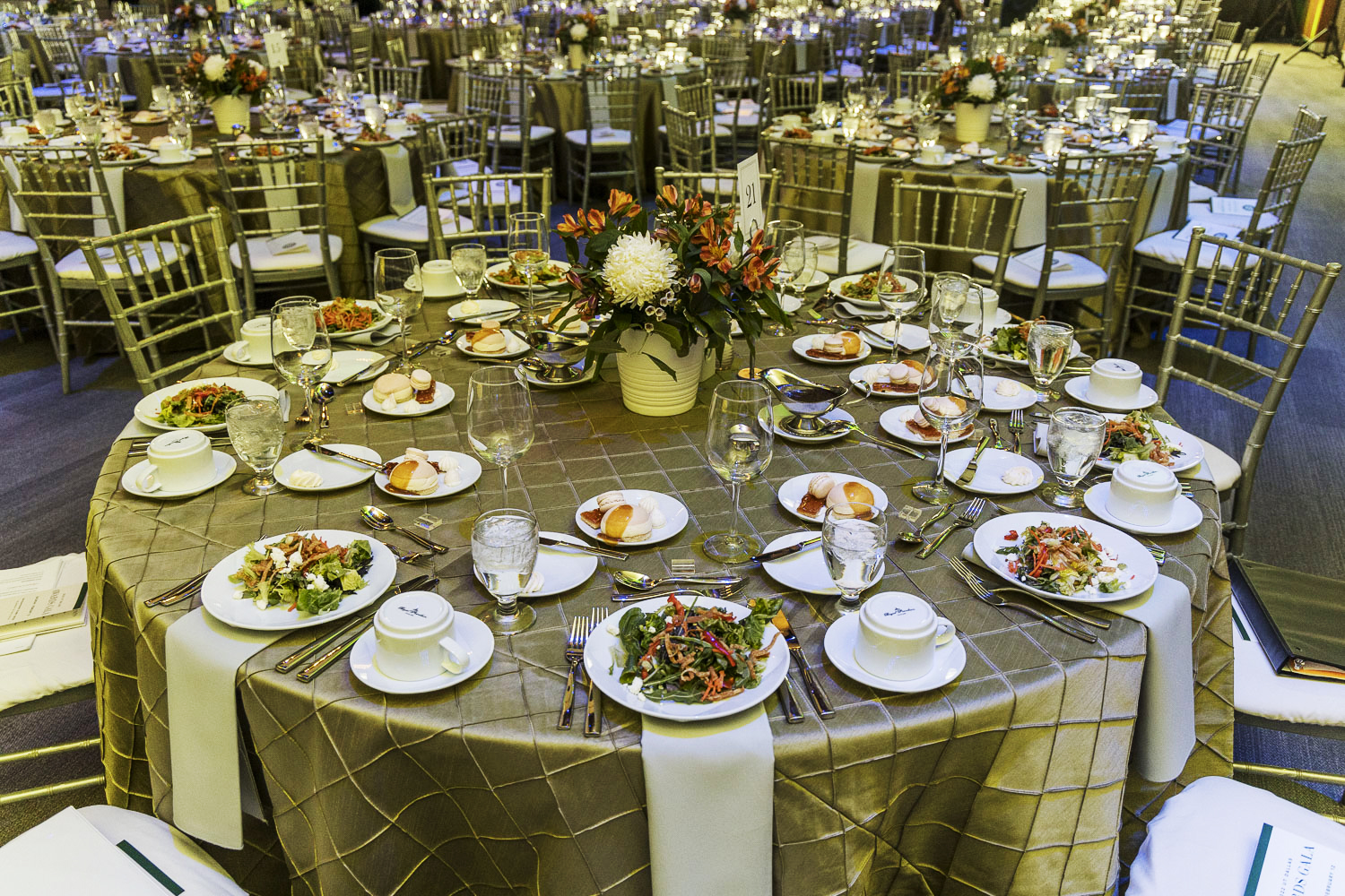 2022 Alumni Awards Gala table setup